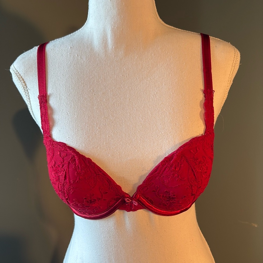 Wonderbra size 34B. Barely worn.